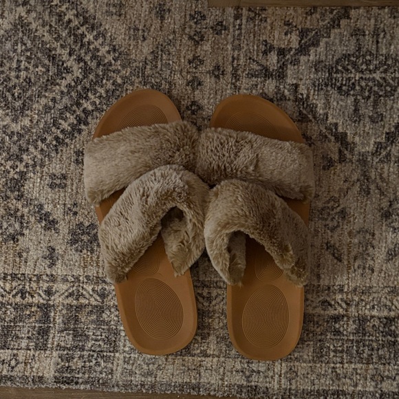 Shoes - Cozy Tan Fur Slide‎ Sandals